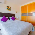 Lily - Fabulous 1-bed With Roof Terrace