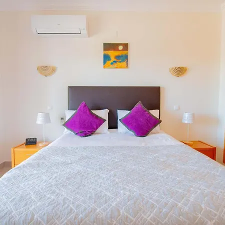 Lily - Fabulous 1-bed With Roof Terrace * קארבואירו