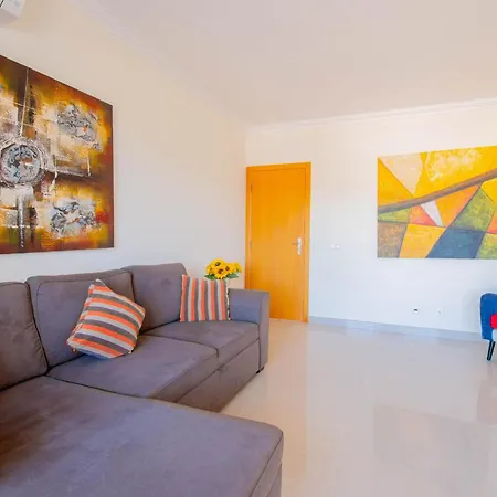 Lily - Fabulous 1-bed With Roof Terrace קארבואירו