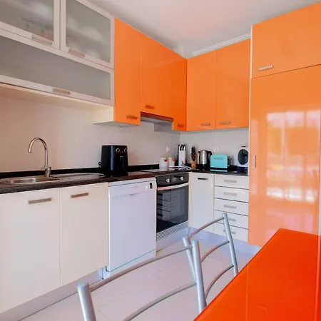 Lily - Fabulous 1-bed With Roof Terrace * 카르보에이루