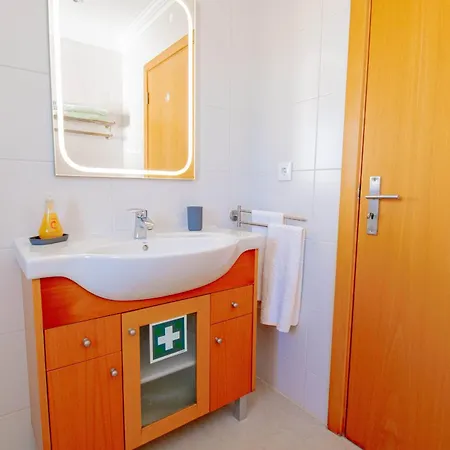 Lily - Fabulous 1-bed With Roof Terrace דירה *