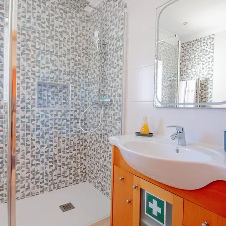 Lily - Fabulous 1-bed With Roof Terrace דירה קארבואירו