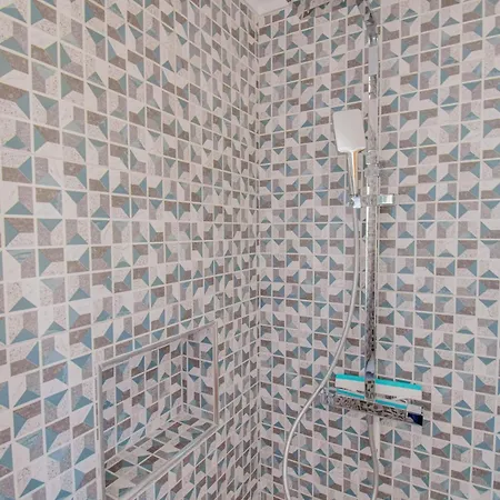דירה Lily - Fabulous 1-bed With Roof Terrace קארבואירו