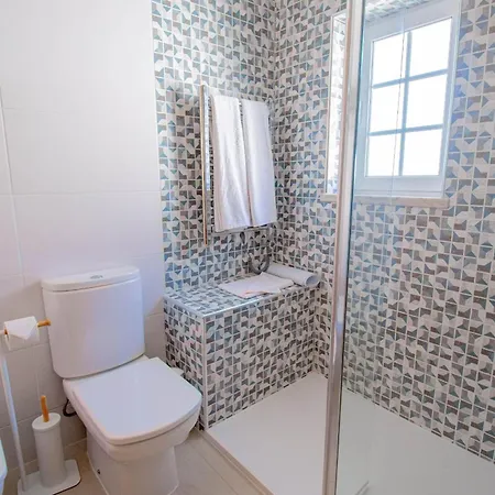 Lily - Fabulous 1-bed With Roof Terrace קארבואירו