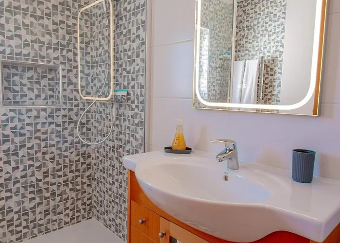 Lily - Fabulous 1-bed With Roof Terrace Apartamento