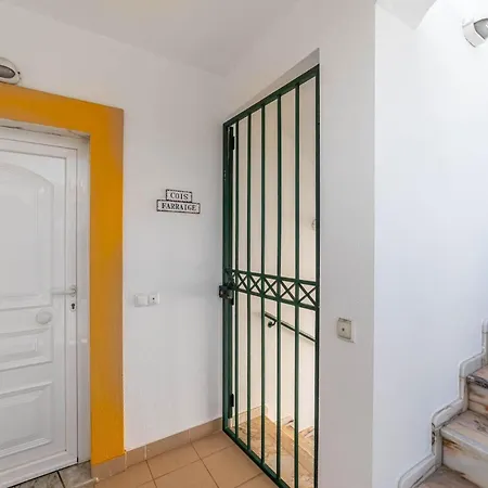 Lily - Fabulous 1-bed With Roof Terrace * קארבואירו