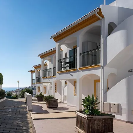 Lily - Fabulous 1-bed With Roof Terrace דירה קארבואירו