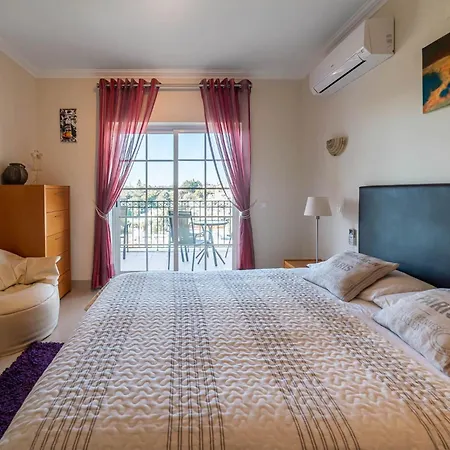 Lily - Fabulous 1-bed With Roof Terrace קארבואירו